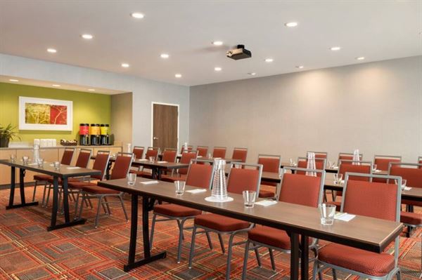 Home2 Suites by Hilton Menomonee Falls Milwaukee