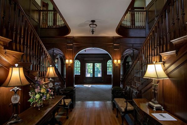 Surrey-Williamson Inn