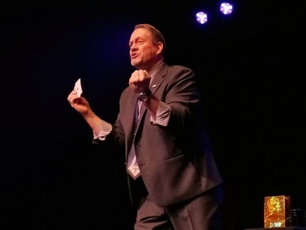 Gene R. Gordon - Magic and entertainment