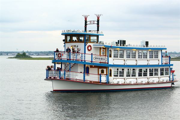The River Queen: Public Cruises & Private Event Venue