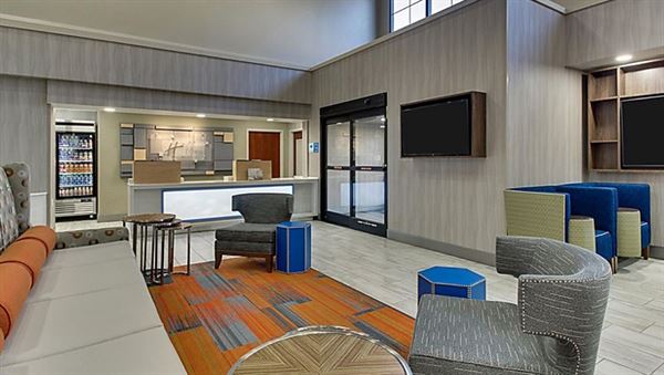 Holiday Inn Express & Suites Atlanta N-Perimeter Mall Area