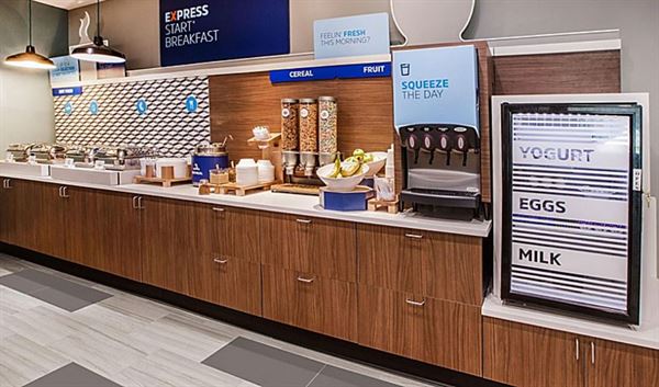 Holiday Inn Express & Suites Atlanta N-Perimeter Mall Area