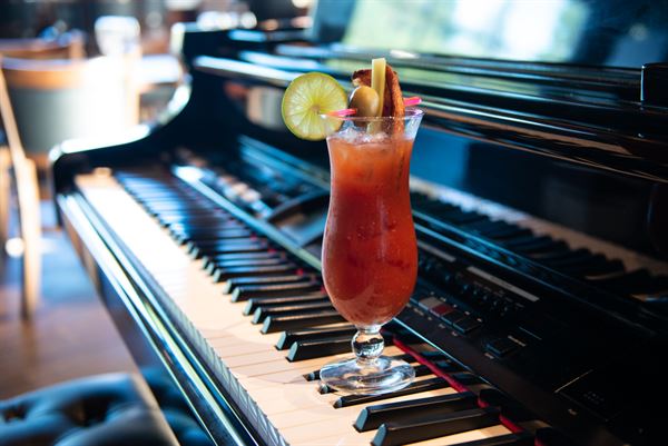 Mäkse  Restaurant and Speakeasy