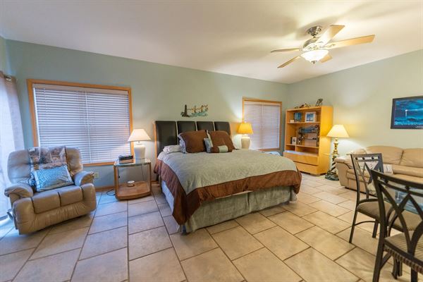 Lighthouse Lodge B&B on Lake Shafer