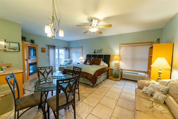 Lighthouse Lodge B&B on Lake Shafer