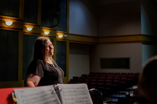 Jennifer Rineman, vocalist and entertainer