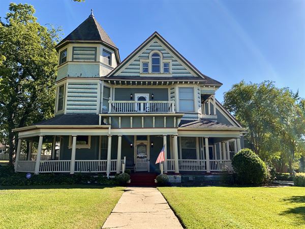 Four Winds Victorian Venue & Suites