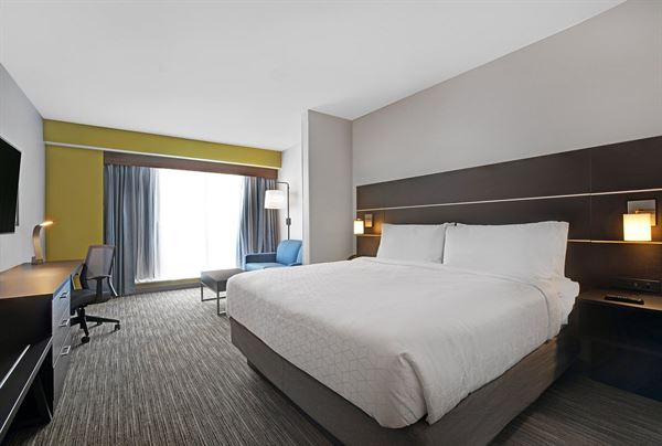 Holiday Inn Express & Suites Milwaukee - Brookfield