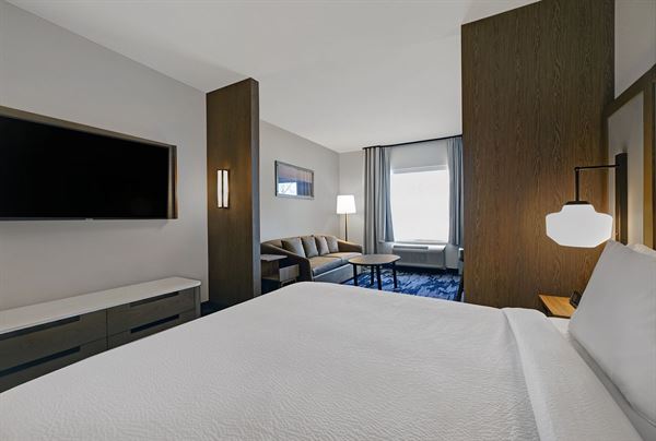 Holiday Inn Express & Suites Milwaukee - Brookfield