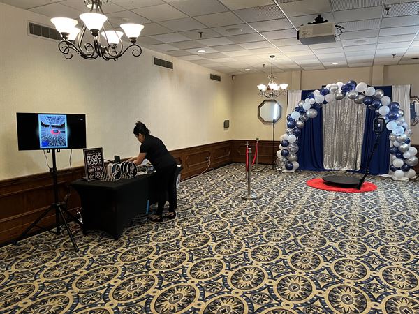 LAVISH 360 PHOTO BOOTH LLC