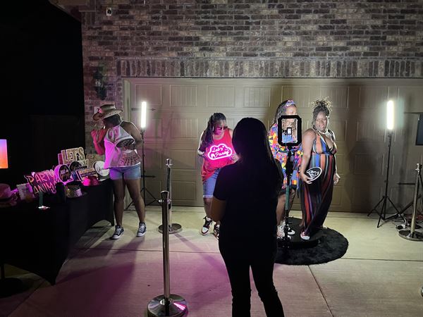 LAVISH 360 PHOTO BOOTH LLC