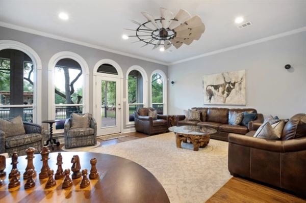 The Whispering Oaks Estate