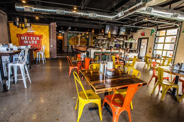 Detroit Fleat Food Truck Park & Boozery