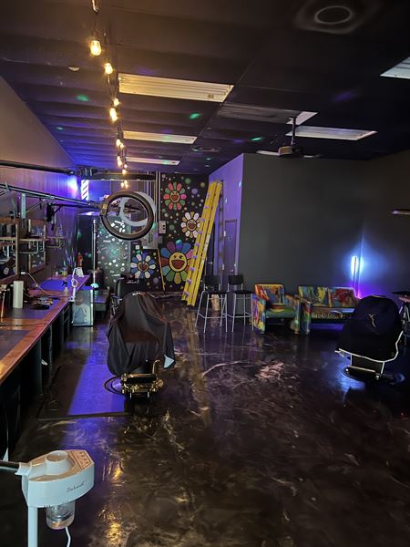 Hq barbershop and lounge