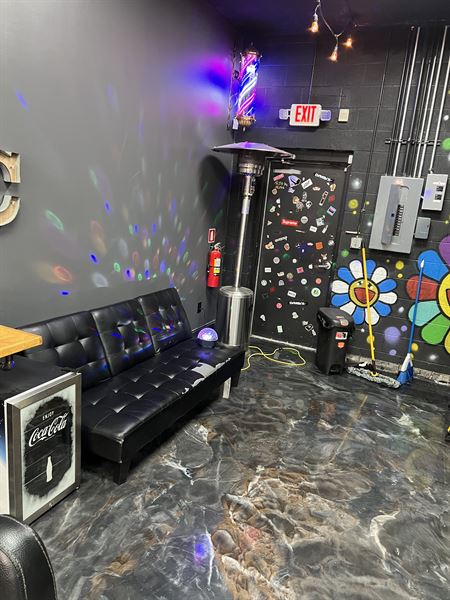 Hq barbershop and lounge