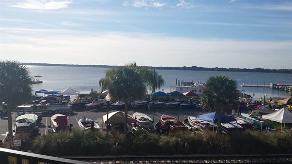 Puddle Jumpers Lakeside Grill & Bar