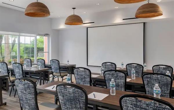 DoubleTree Suites by Hilton Hotel Naples