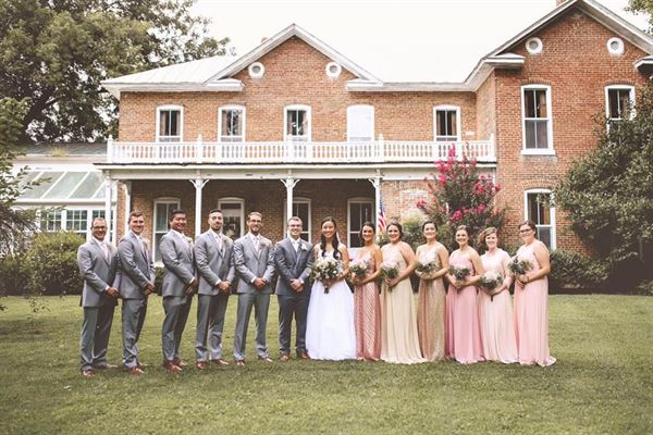 Thurman Landing: Claudia's - Guest Homes - and Event Barn