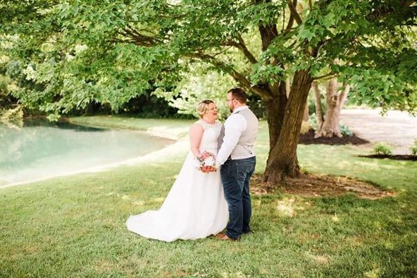 Thurman Landing: Claudia's - Guest Homes - and Event Barn