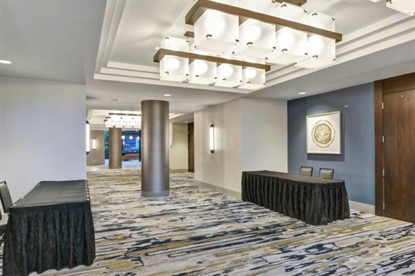 Embassy Suites by Hilton Minneapolis - Airport