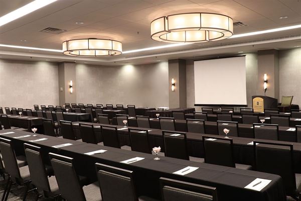 Embassy Suites by Hilton Minneapolis - Airport