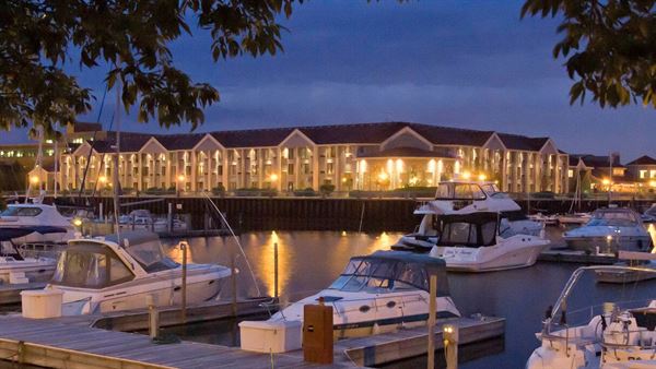 DoubleTree by Hilton Racine Harbourwalk