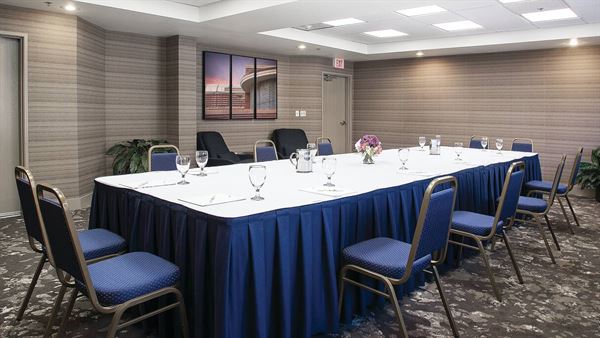 DoubleTree by Hilton Racine Harbourwalk