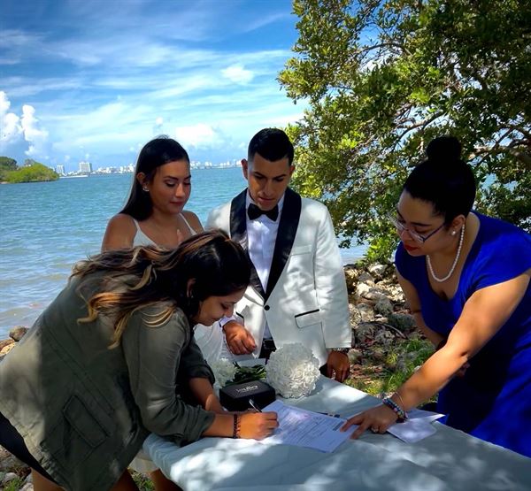 Elofigue Florals & More