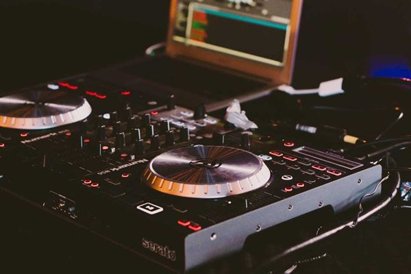 Sound Explosion Mobile DJ Experience