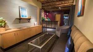 Lounge & Bar