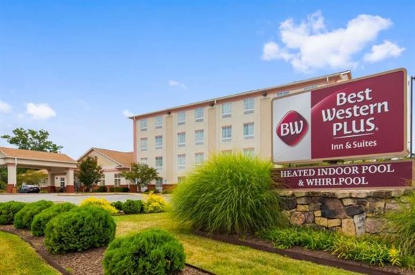 Best Western Plus - Crossroads Inn & Suites