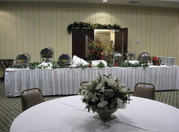 Best Western Plus - Crossroads Inn & Suites