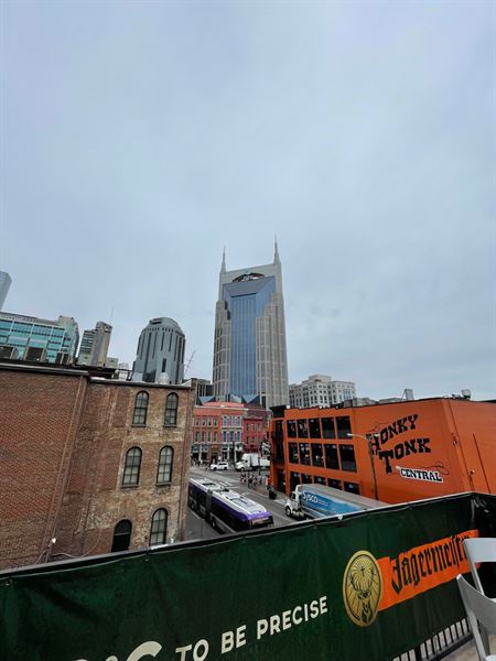 Loser's Bar & Grill Downtown Nashville