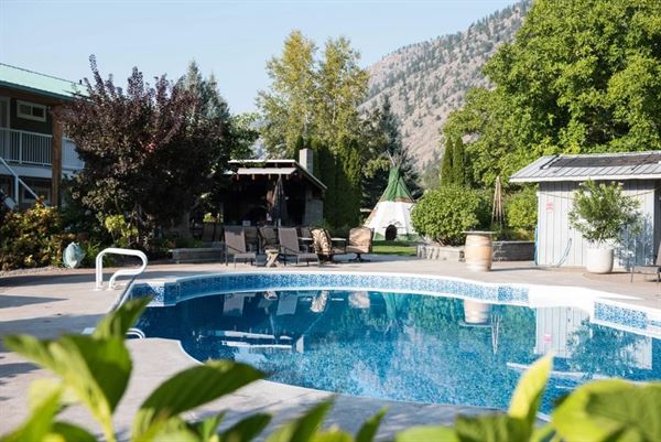 Similkameen Wild Resort & Vineyard