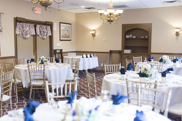 Villari's Lakeside Restaurant