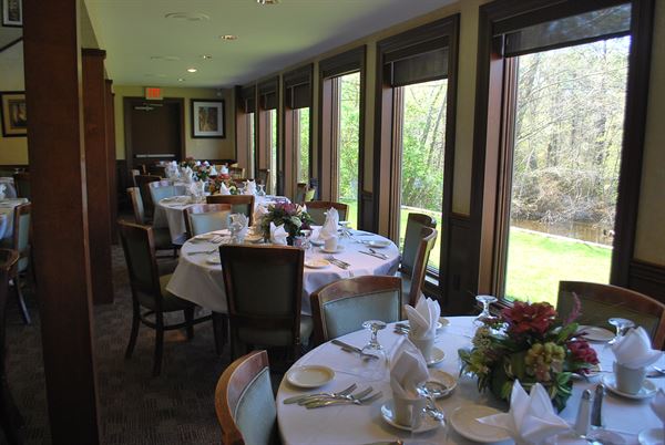 Villari's Lakeside Restaurant