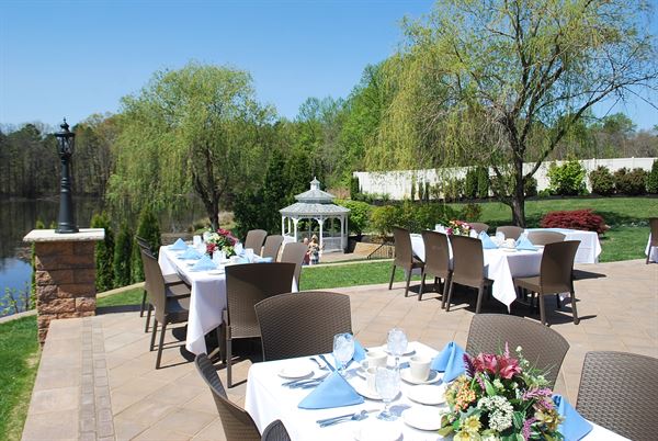 Villari's Lakeside Restaurant