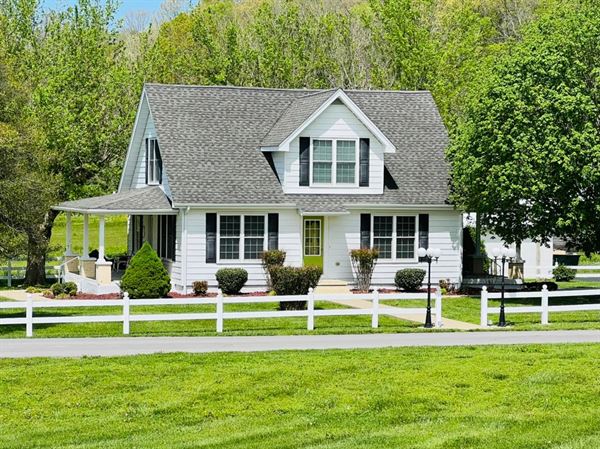 Hill & Valley Farms Bed & Breakfast