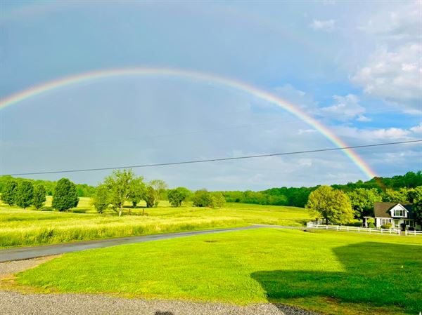Hill & Valley Farms Bed & Breakfast