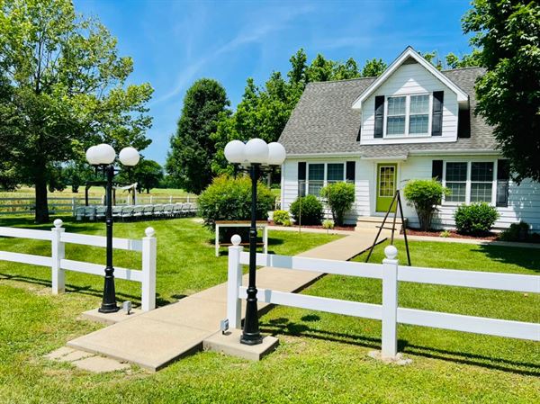 Hill & Valley Farms Bed & Breakfast