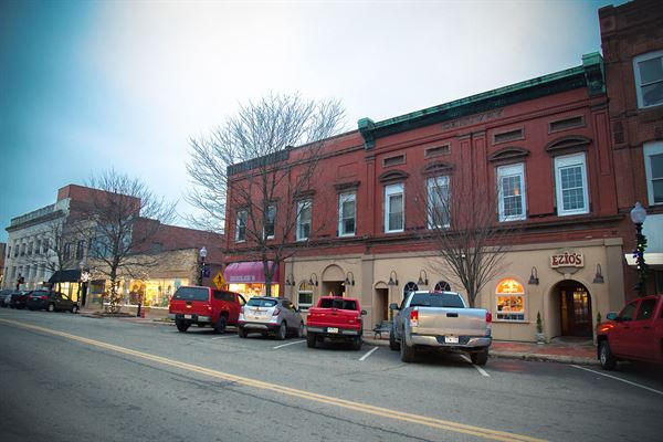 Ezio's Italian Restaurant & Catering