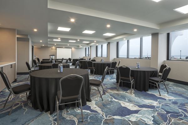 Holiday Inn Kingston-Waterfront