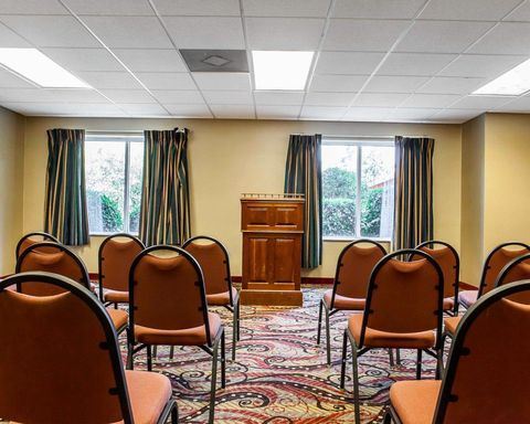 Comfort Suites Pavillion