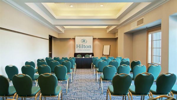 Hilton Toronto Airport Hotel & Suites