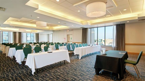 Hilton Toronto Airport Hotel & Suites