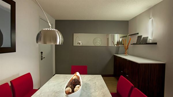 Hilton Toronto Airport Hotel & Suites