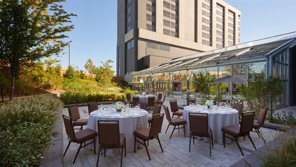 Hilton Toronto Airport Hotel & Suites