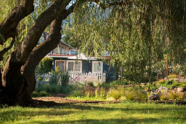 Country Willows Inn and Estate