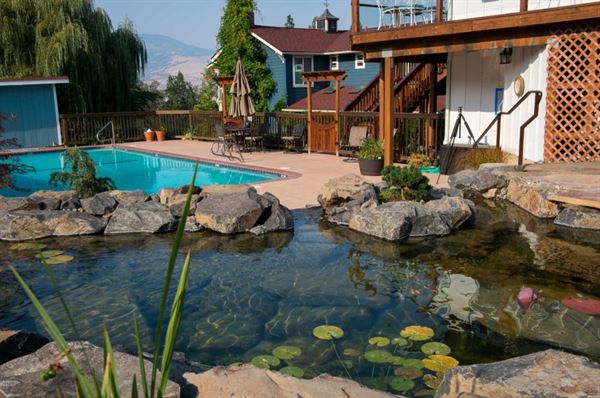 Country Willows Inn and Estate