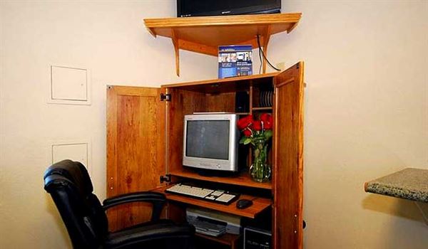 Cloverdale Wine Country Inn and Suites